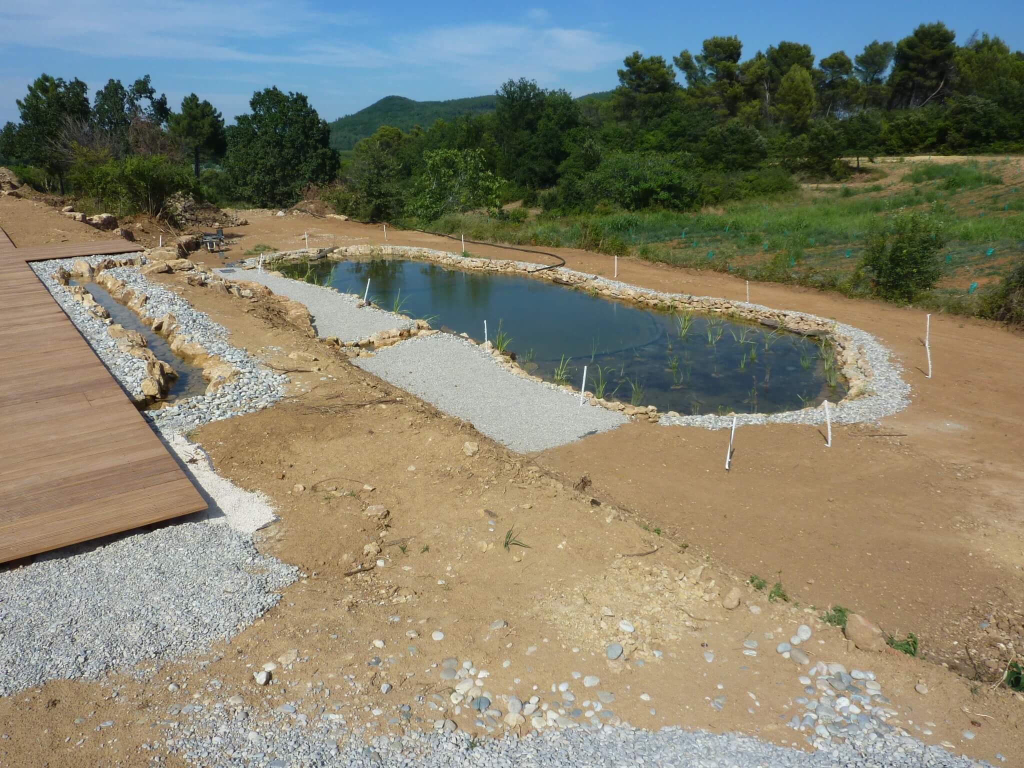 Bau eines Schwimmteichs in Frankreich